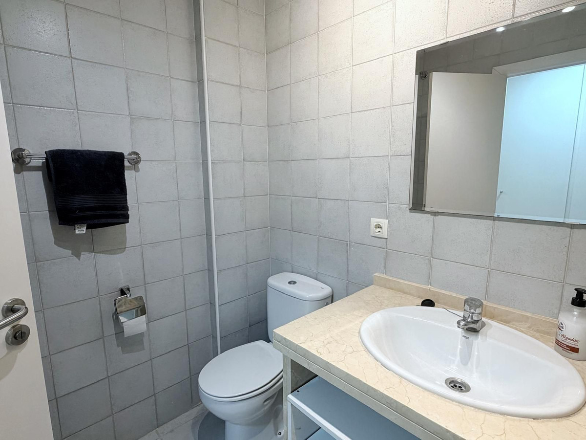 Se vende Apartamento Planta Baja de 2 dormitorios en Costa Del Sol, Málaga, España