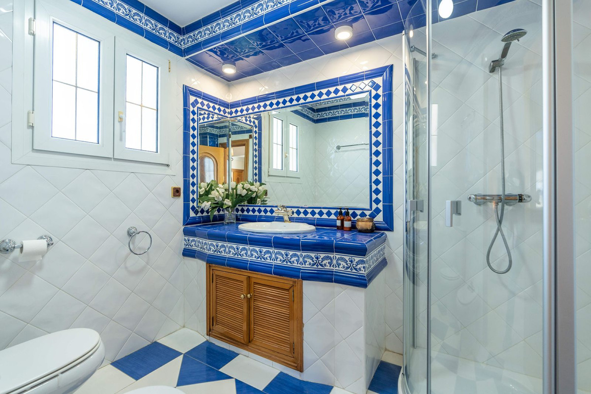 5 Bed Apartment for sale in Marbella Costa Del Sol, Málaga, Spain