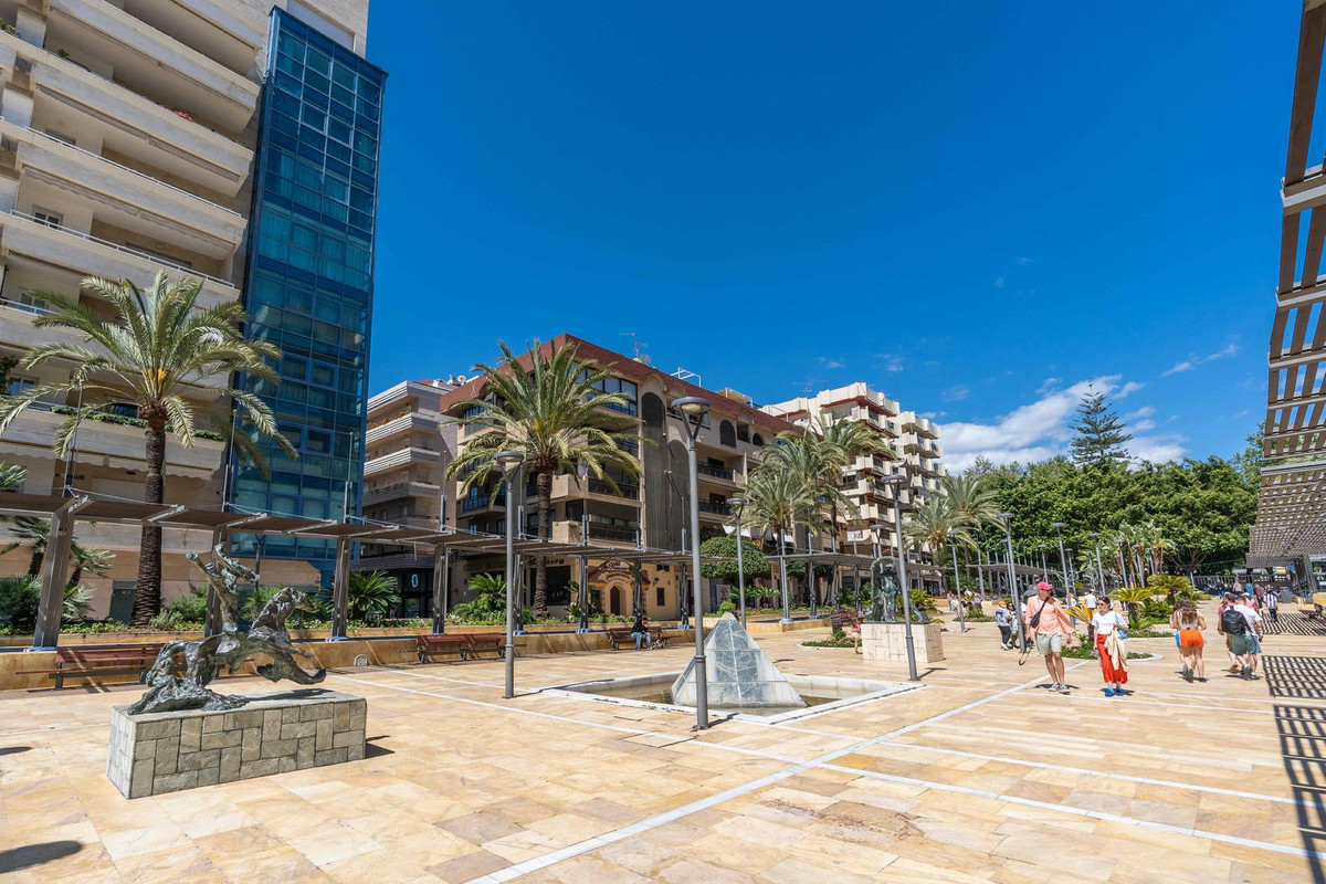 5 Bed Apartment for sale in Marbella Costa Del Sol, Málaga, Spain