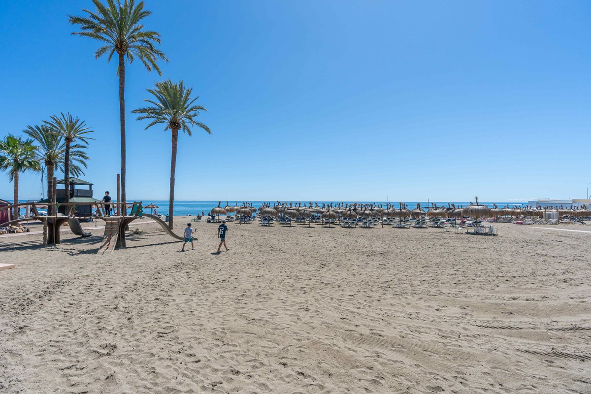 5 Bed Apartment for sale in Marbella Costa Del Sol, Málaga, Spain