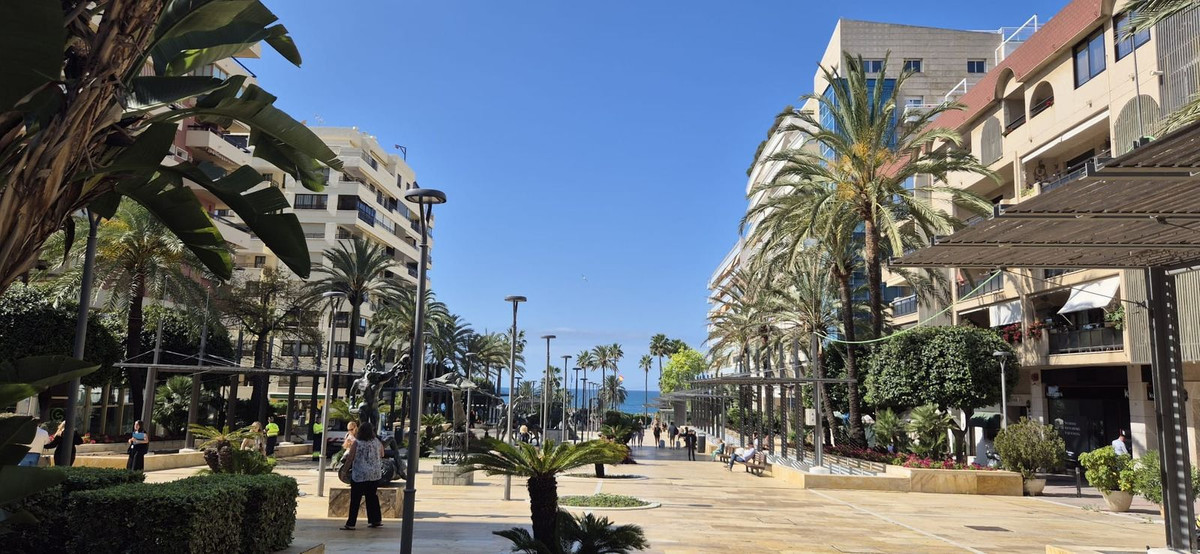 5 Bed Apartment for sale in Marbella Costa Del Sol, Málaga, Spain