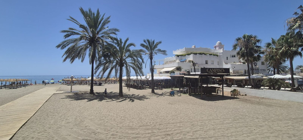 5 Bed Apartment for sale in Marbella Costa Del Sol, Málaga, Spain