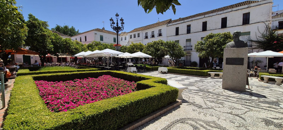 5 Bed Apartment for sale in Marbella Costa Del Sol, Málaga, Spain