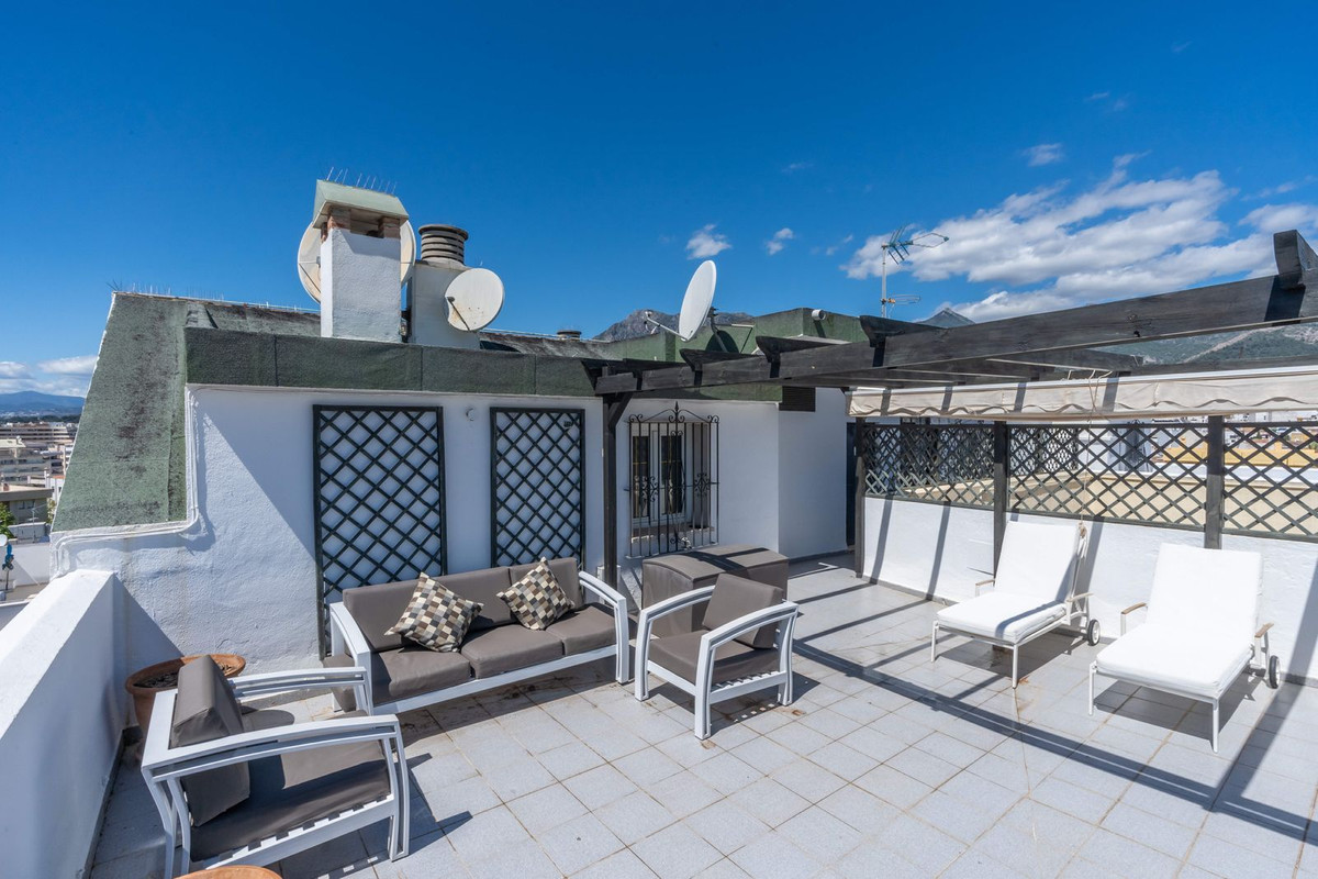 5 Bed Apartment for sale in Marbella Costa Del Sol, Málaga, Spain