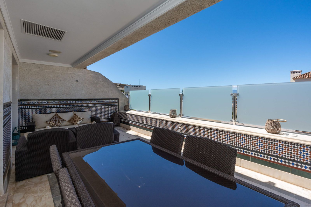 5 Bed Apartment for sale in Marbella Costa Del Sol, Málaga, Spain
