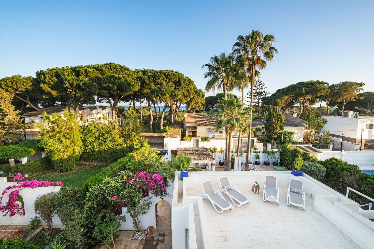4 Bed Townhouse for sale in Marbella Costa Del Sol, Málaga, Spain