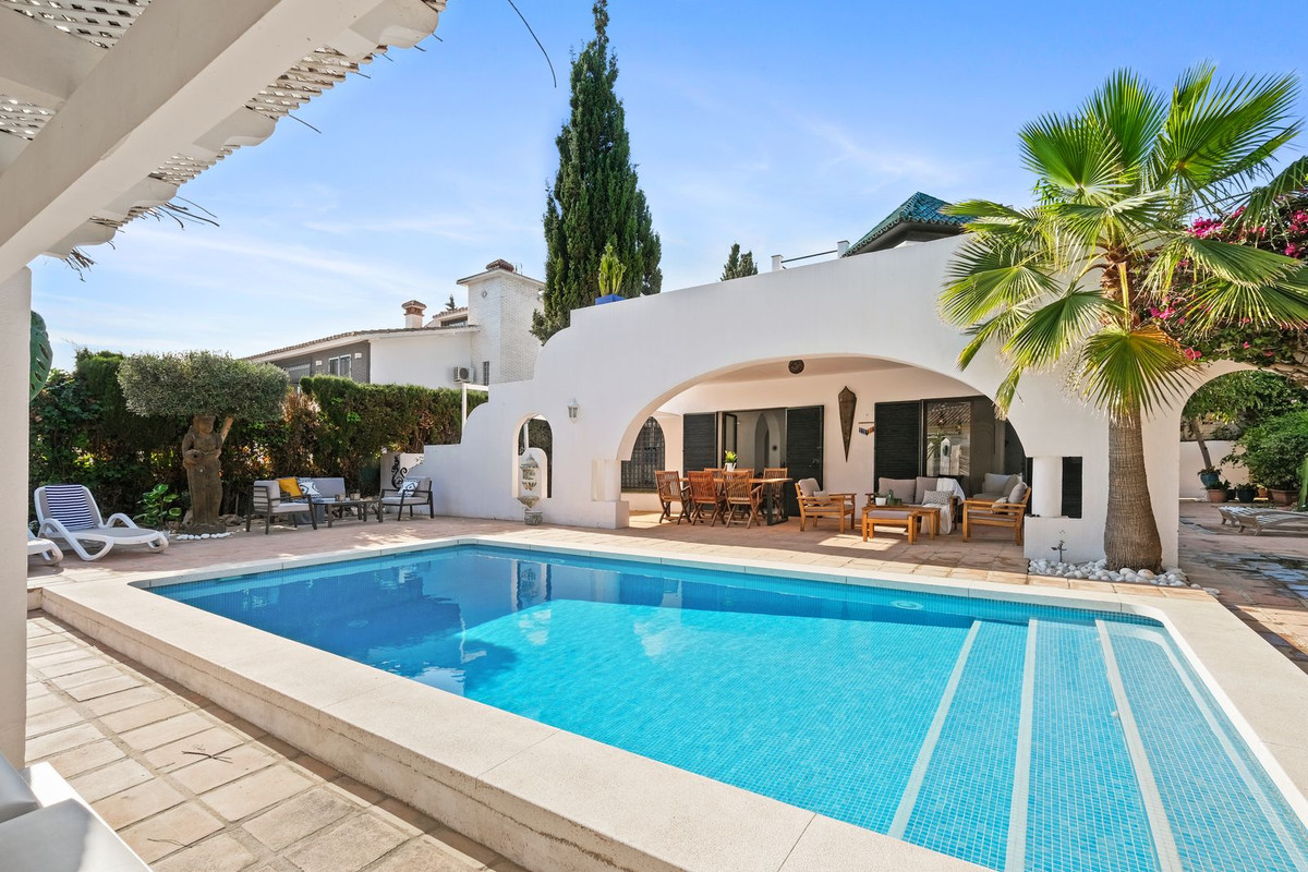 4 Bed Townhouse for sale in Marbella Costa Del Sol, Málaga, Spain