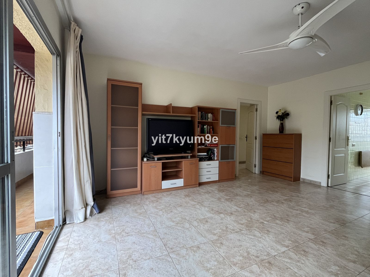 3 Bed Apartment for sale in Fuengirola Costa Del Sol, Málaga, Spain