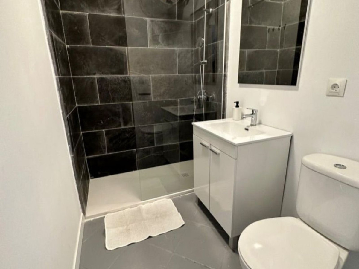 Se vende Apartamento Planta Media de 2 dormitorios en Costa Del Sol, Málaga, España