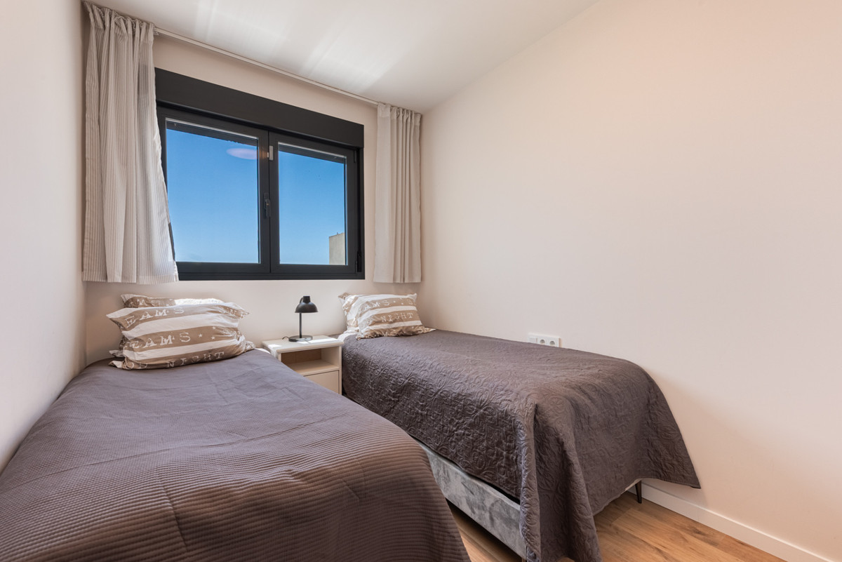 3 Bed Apartment for sale in Las Lagunas Costa Del Sol, Málaga, Spain