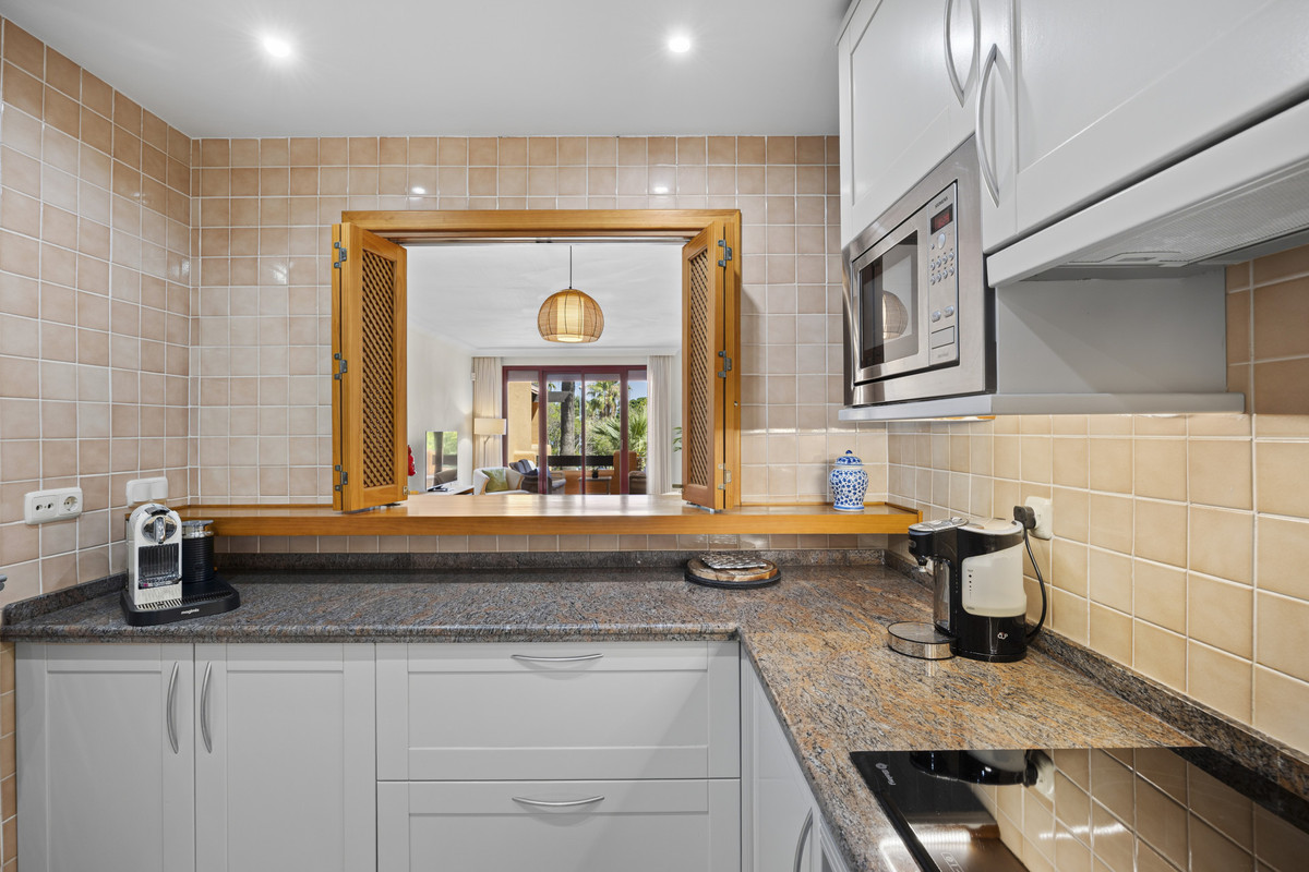 3 Bed Apartment for sale in San Pedro De Alcántara Costa Del Sol, Málaga, Spain