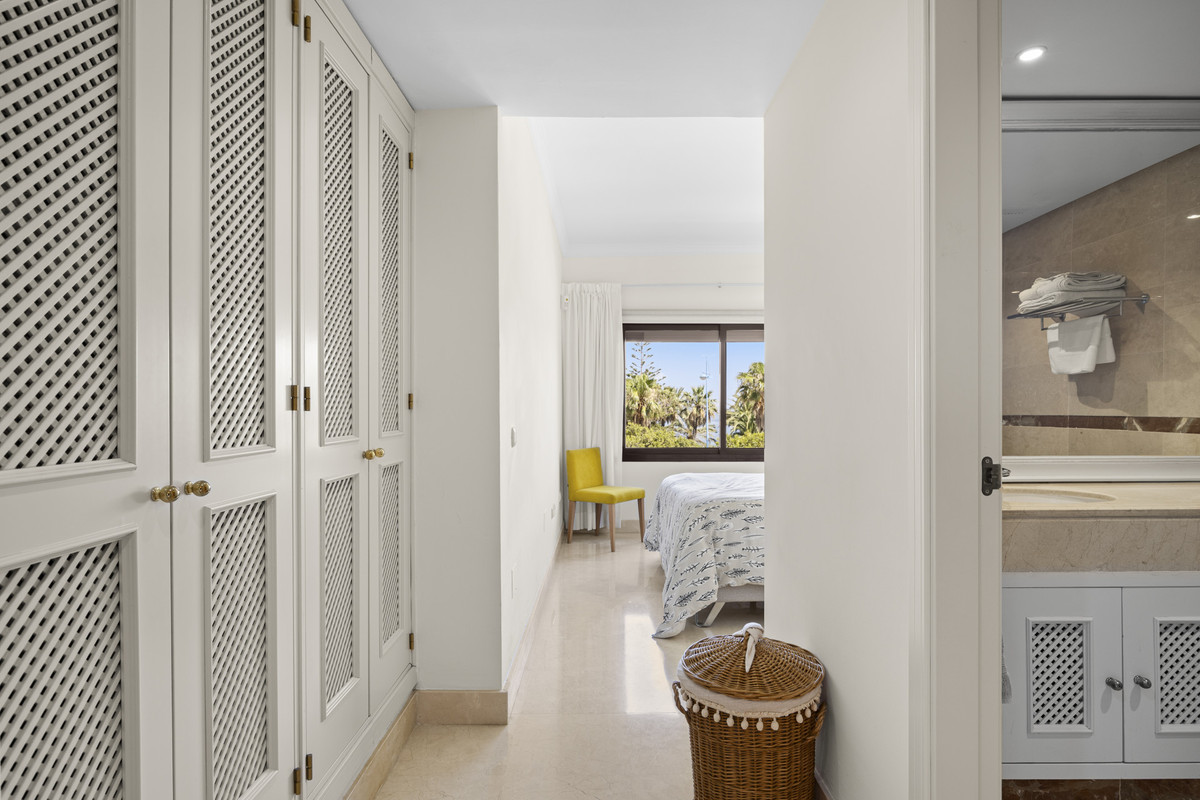 3 Bed Apartment for sale in San Pedro De Alcántara Costa Del Sol, Málaga, Spain