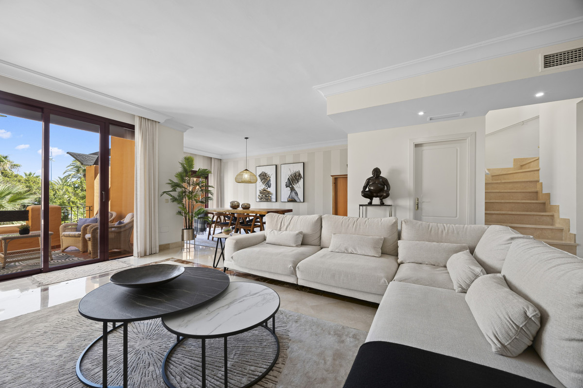3 Bed Apartment for sale in San Pedro De Alcántara Costa Del Sol, Málaga, Spain