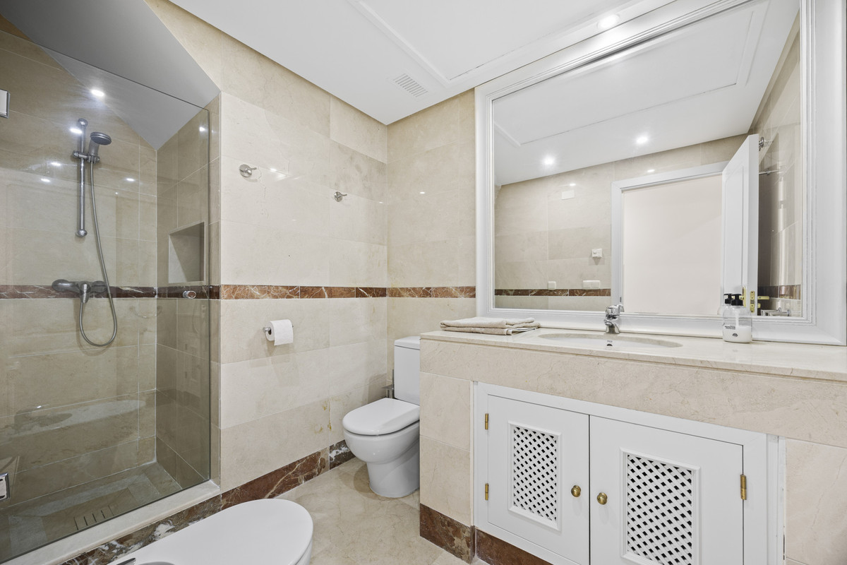 3 Bed Apartment for sale in San Pedro De Alcántara Costa Del Sol, Málaga, Spain