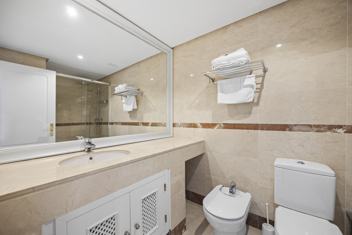 3 Bed Apartment for sale in San Pedro De Alcántara Costa Del Sol, Málaga, Spain