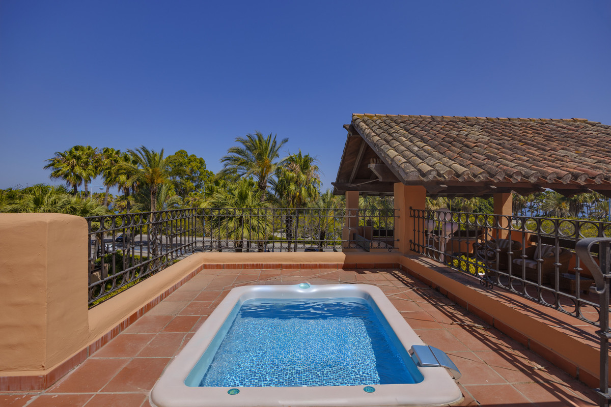 3 Bed Apartment for sale in San Pedro De Alcántara Costa Del Sol, Málaga, Spain
