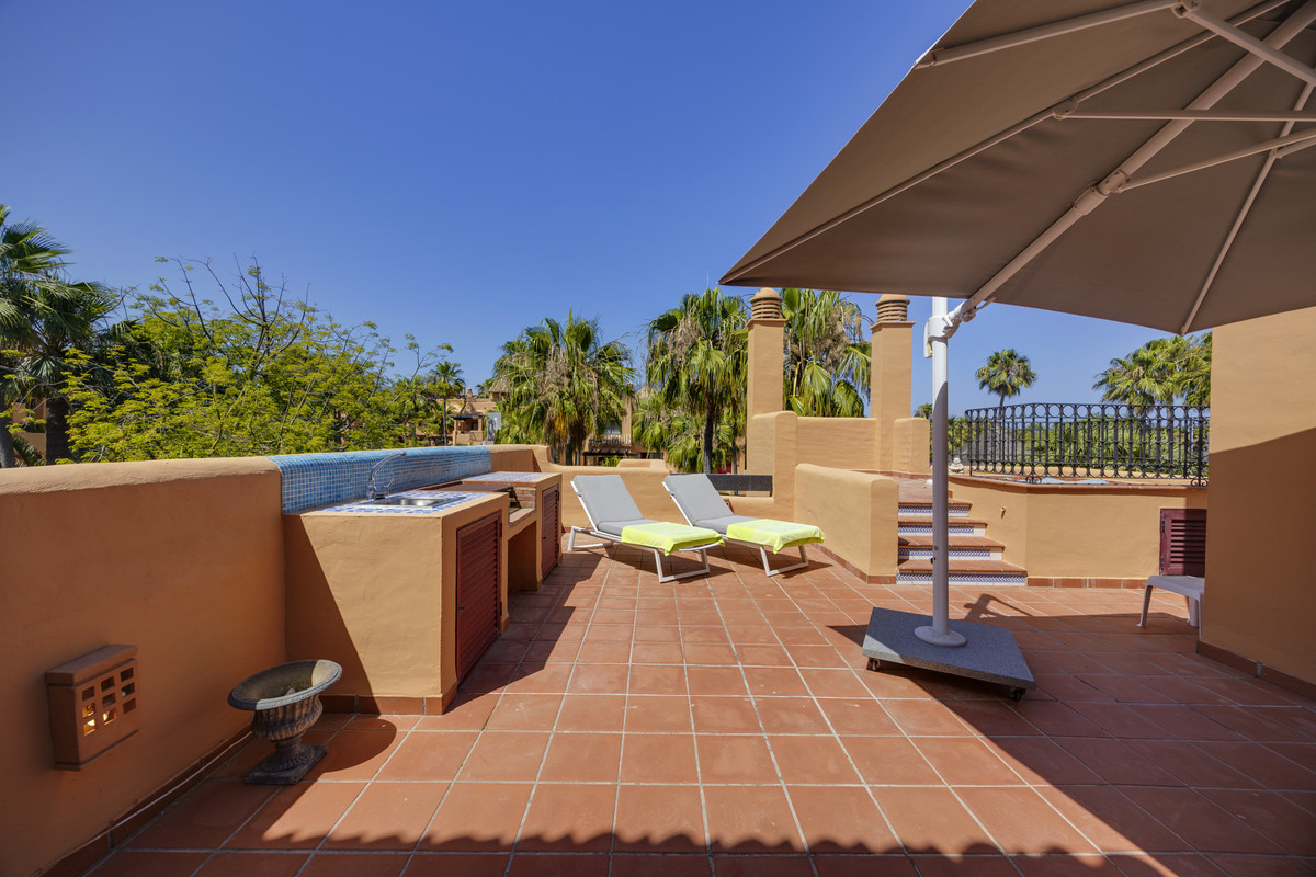 3 Bed Apartment for sale in San Pedro De Alcántara Costa Del Sol, Málaga, Spain