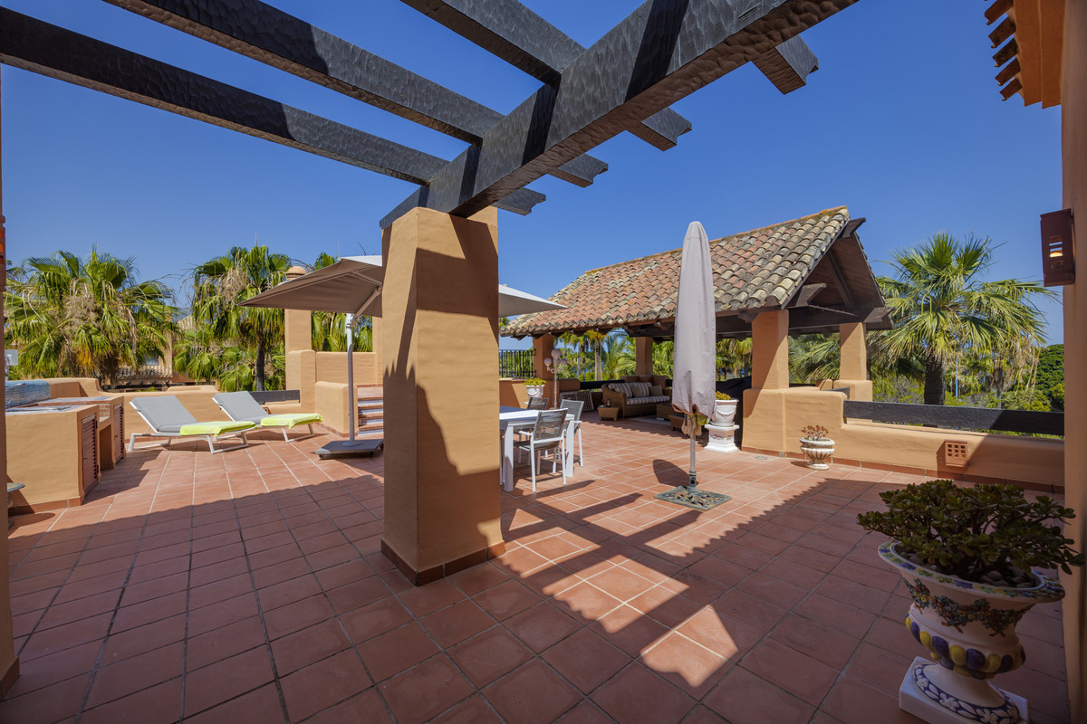 3 Bed Apartment for sale in San Pedro De Alcántara Costa Del Sol, Málaga, Spain