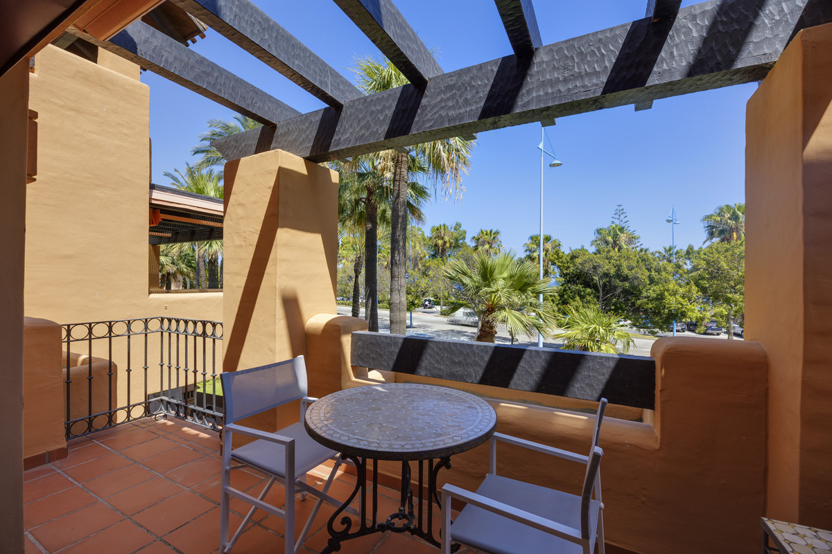3 Bed Apartment for sale in San Pedro De Alcántara Costa Del Sol, Málaga, Spain