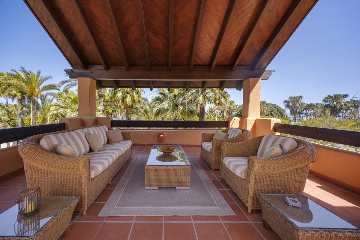 3 Bed Apartment for sale in San Pedro De Alcántara Costa Del Sol, Málaga, Spain