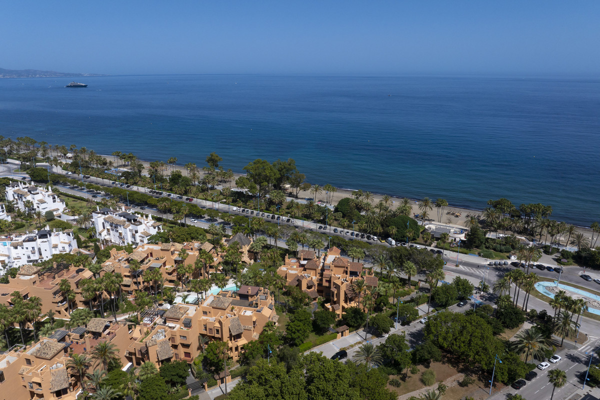 3 Bed Apartment for sale in San Pedro De Alcántara Costa Del Sol, Málaga, Spain