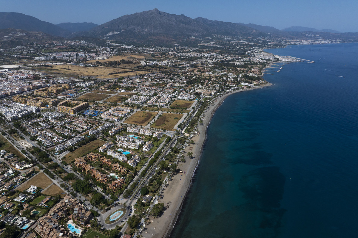 3 Bed Apartment for sale in San Pedro De Alcántara Costa Del Sol, Málaga, Spain