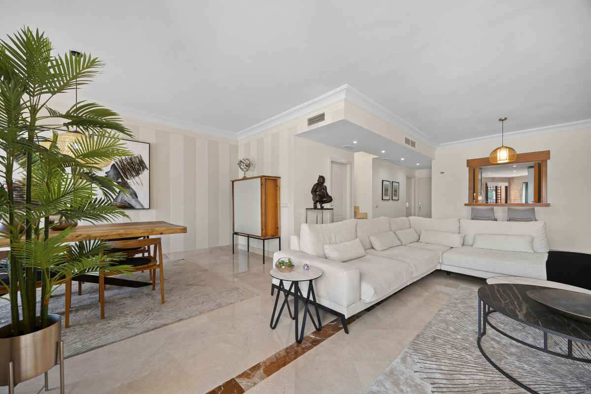 3 Bed Apartment for sale in San Pedro De Alcántara Costa Del Sol, Málaga, Spain