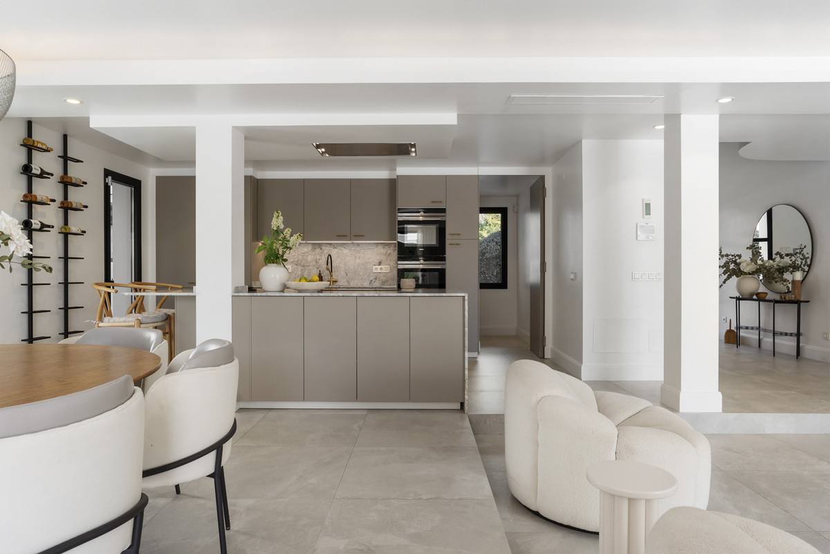 Se vende Villa - Chalet de 6 dormitorios en Costa Del Sol, Málaga, España