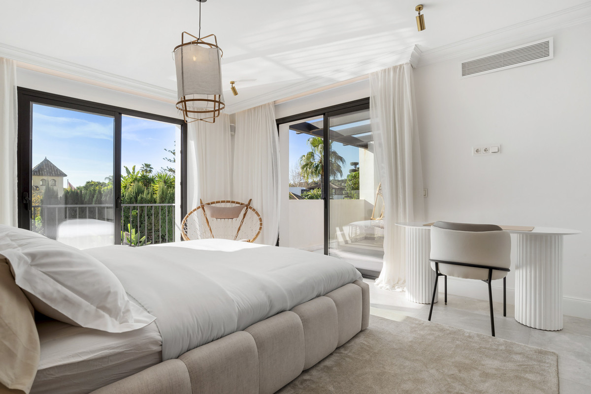 Se vende Villa - Chalet de 6 dormitorios en Costa Del Sol, Málaga, España
