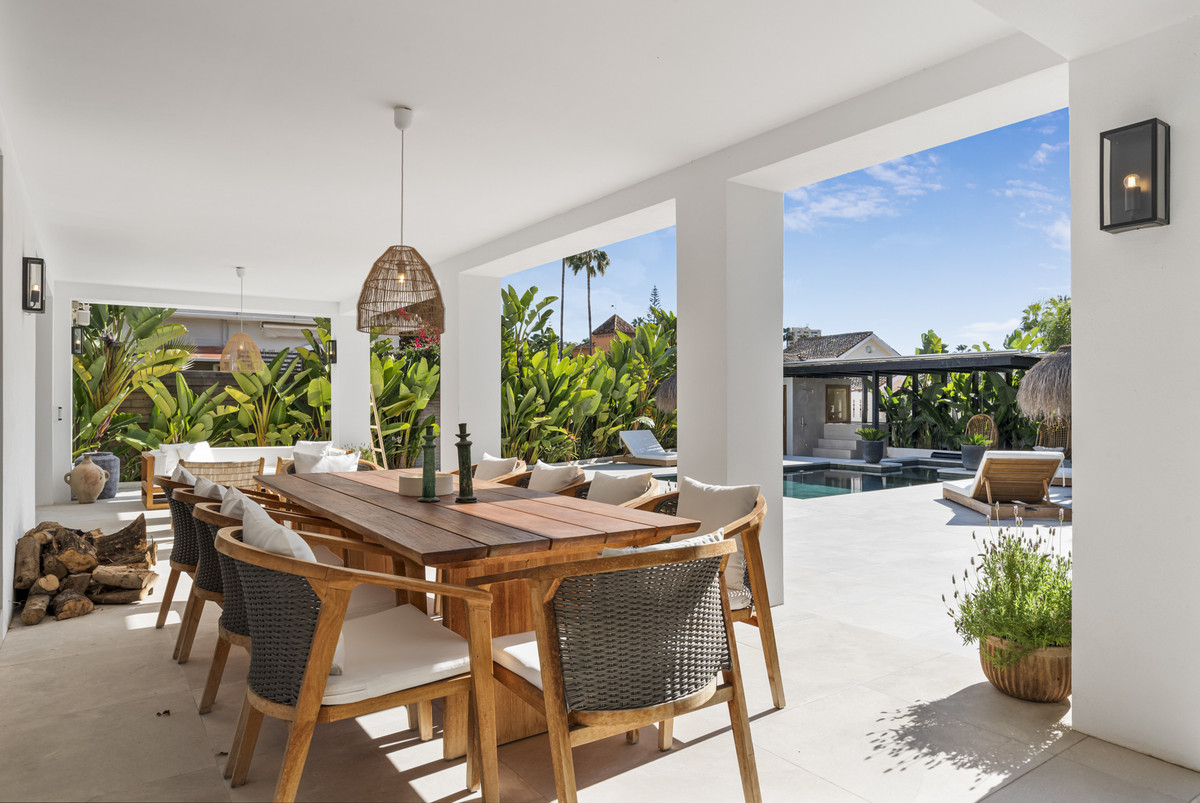Se vende Villa - Chalet de 6 dormitorios en Costa Del Sol, Málaga, España