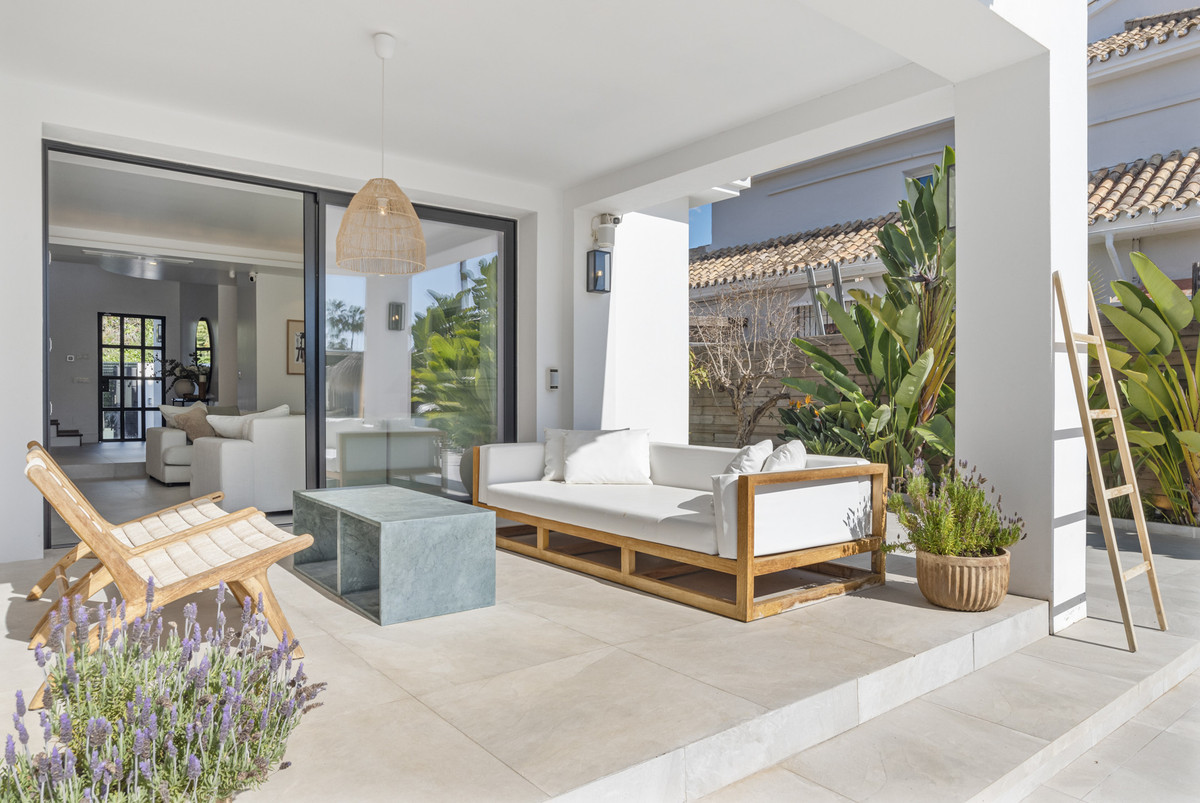 Se vende Villa - Chalet de 6 dormitorios en Costa Del Sol, Málaga, España