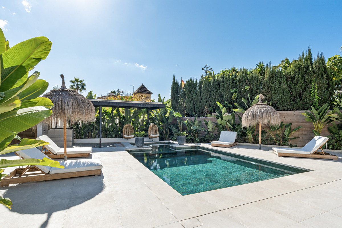 Se vende Villa - Chalet de 6 dormitorios en Costa Del Sol, Málaga, España