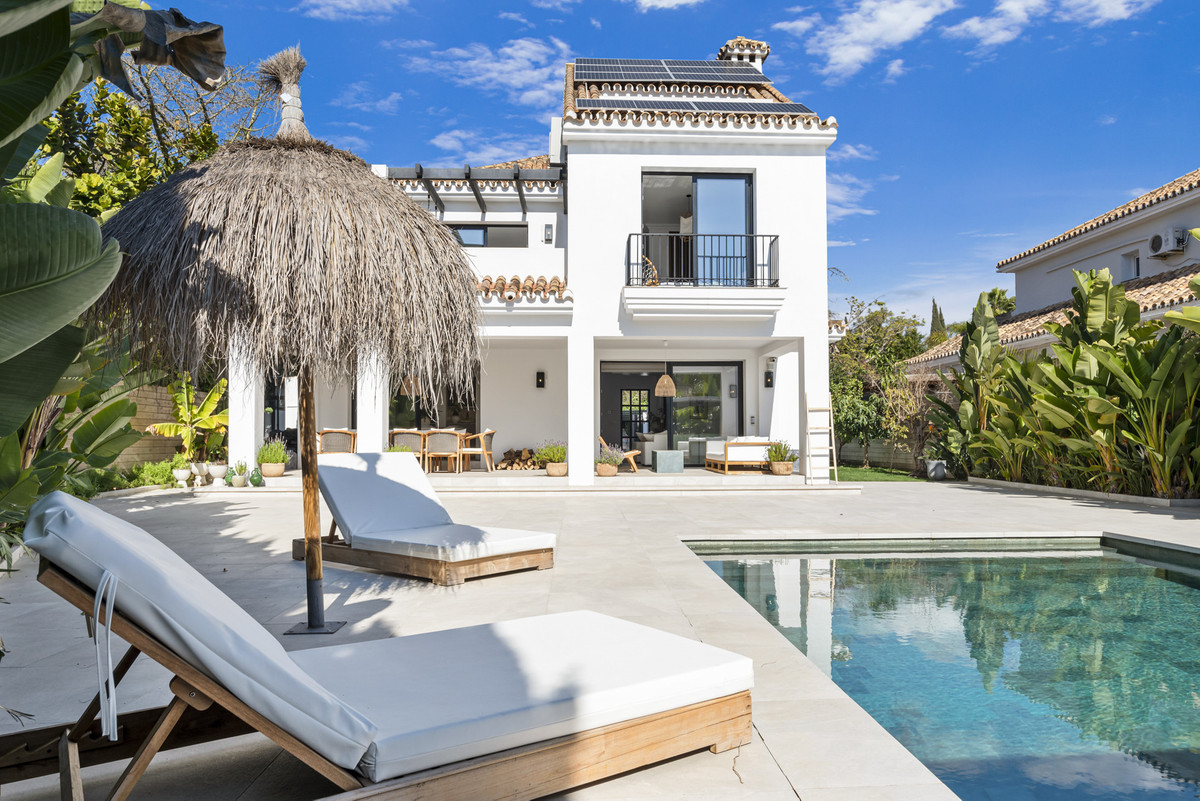 Se vende Villa - Chalet de 6 dormitorios en Costa Del Sol, Málaga, España