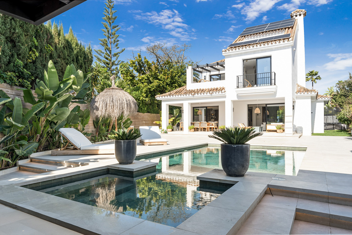Se vende Villa - Chalet de 6 dormitorios en Costa Del Sol, Málaga, España