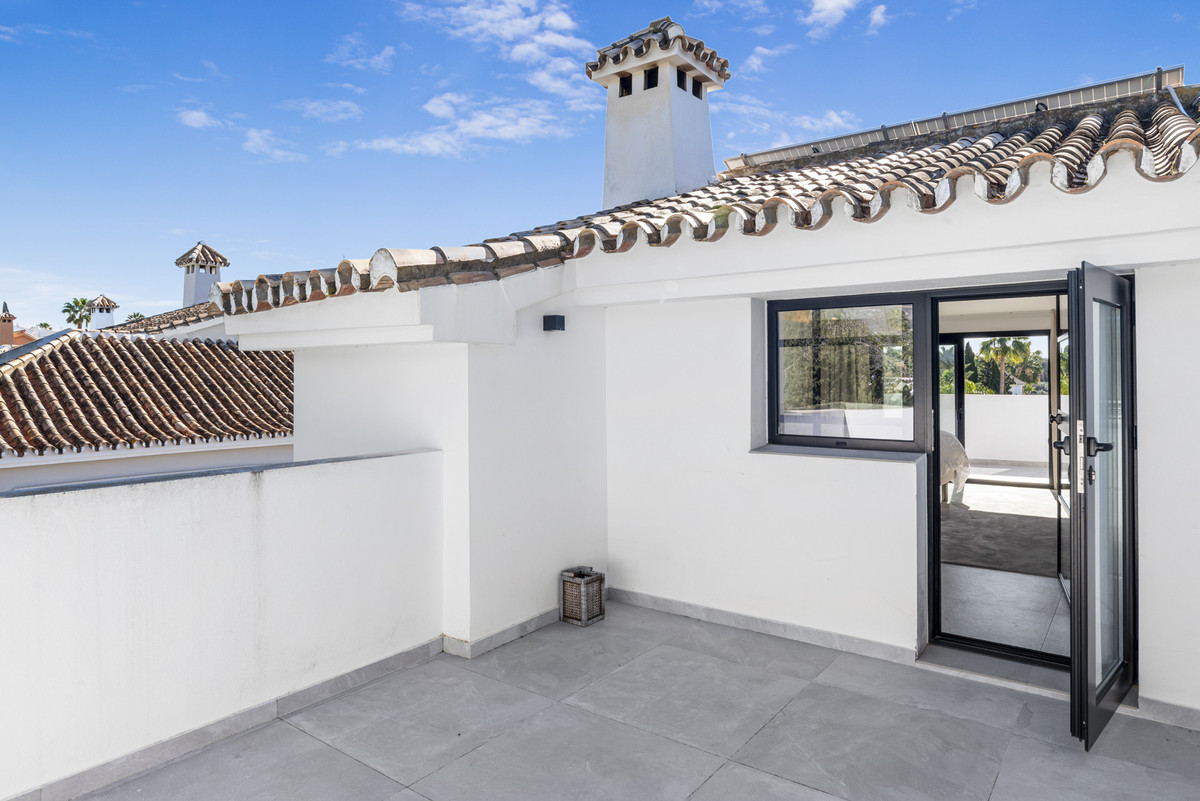 Se vende Villa - Chalet de 6 dormitorios en Costa Del Sol, Málaga, España