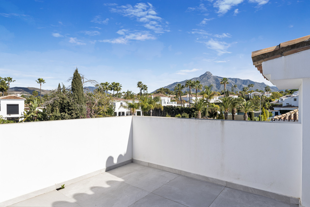 Se vende Villa - Chalet de 6 dormitorios en Costa Del Sol, Málaga, España