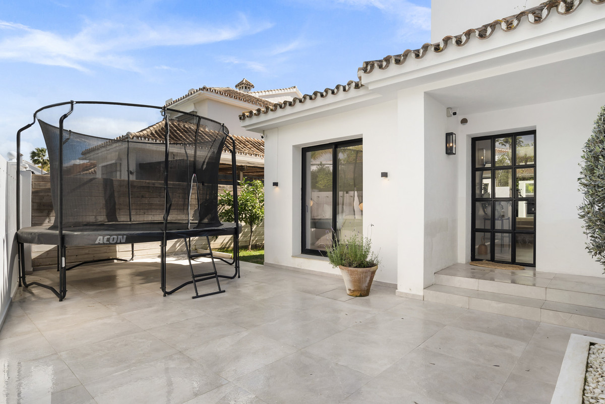 Se vende Villa - Chalet de 6 dormitorios en Costa Del Sol, Málaga, España