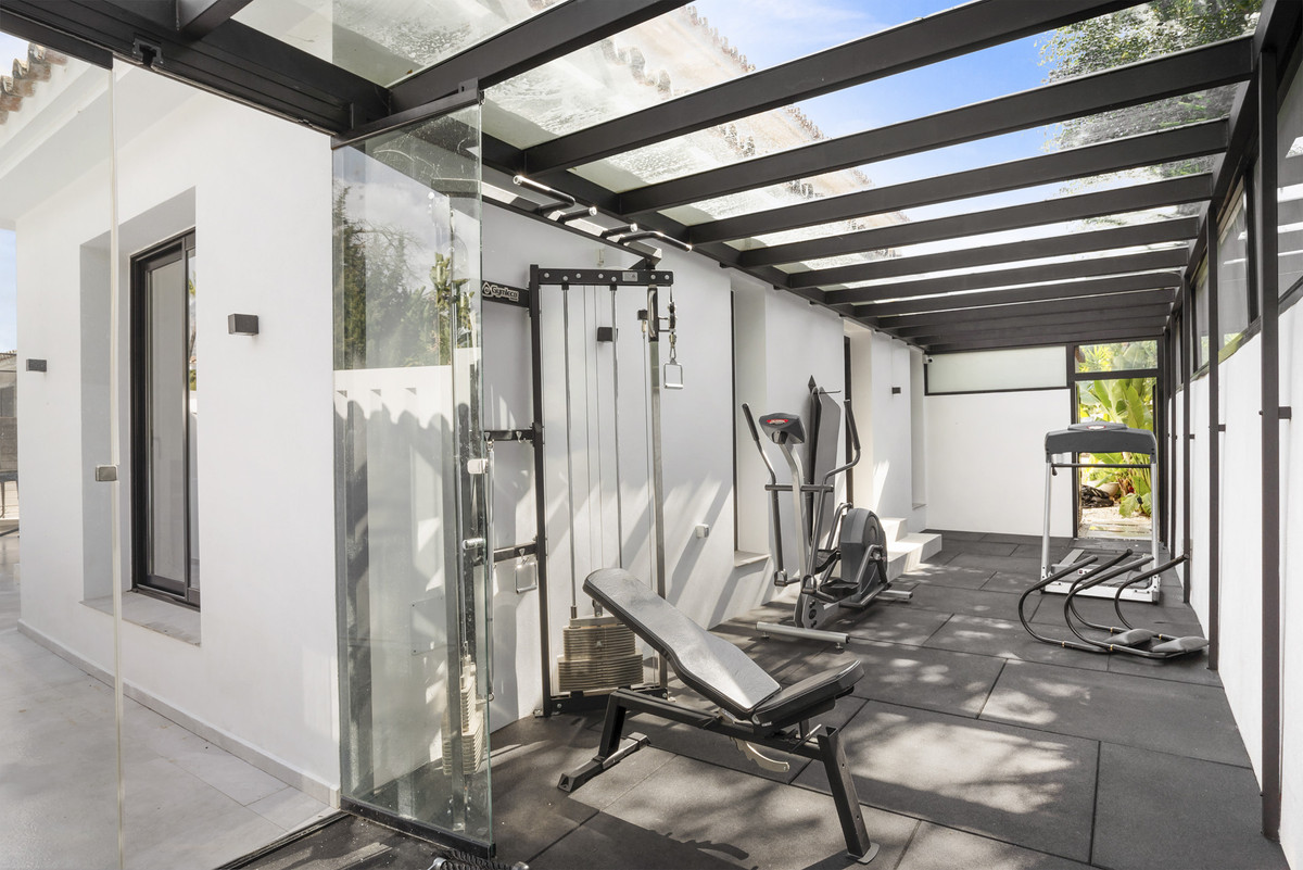 Se vende Villa - Chalet de 6 dormitorios en Costa Del Sol, Málaga, España