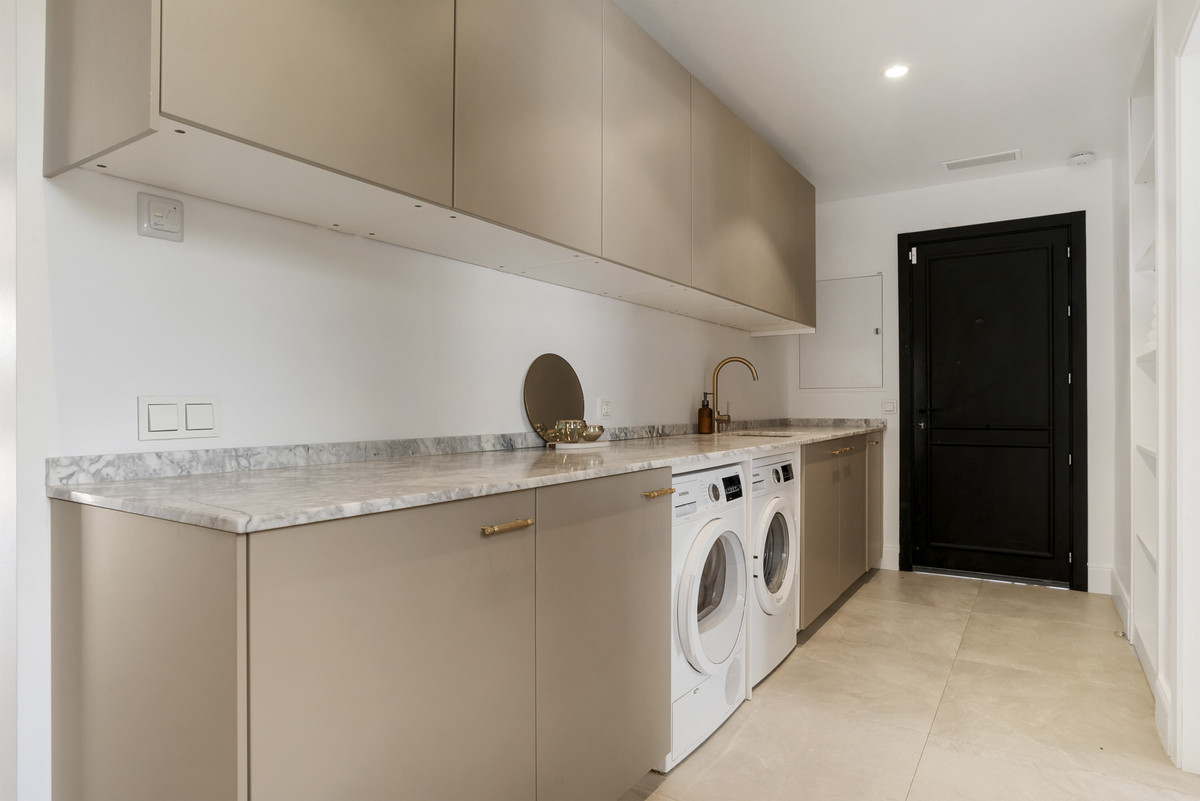Se vende Villa - Chalet de 6 dormitorios en Costa Del Sol, Málaga, España