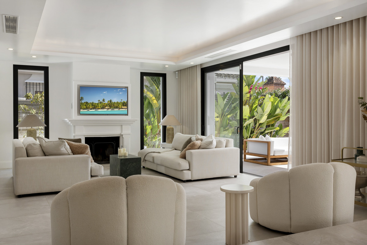 Se vende Villa - Chalet de 6 dormitorios en Costa Del Sol, Málaga, España