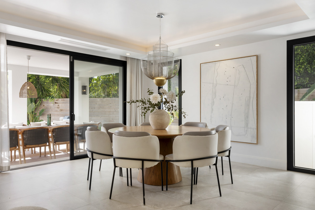 Se vende Villa - Chalet de 6 dormitorios en Costa Del Sol, Málaga, España