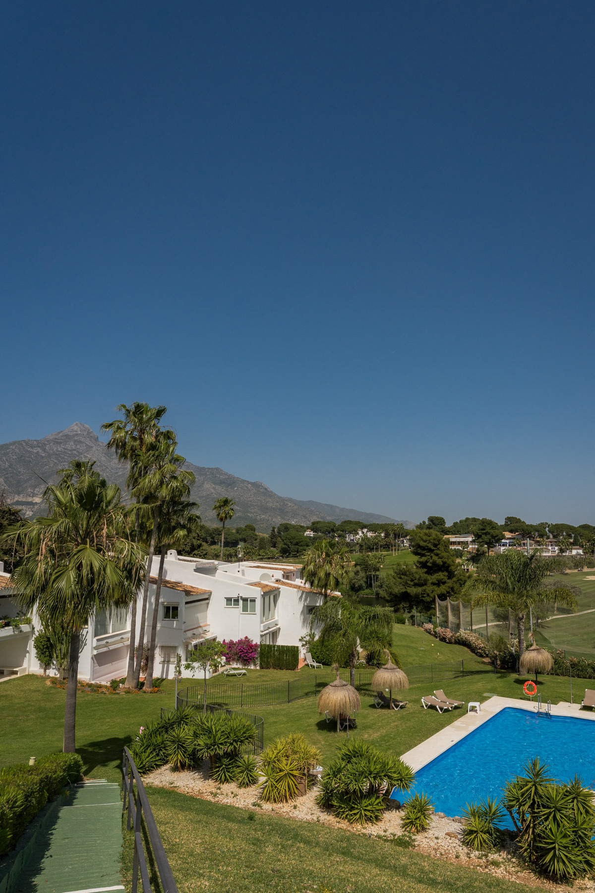 4 Bed Apartment for sale in Aloha Costa Del Sol, Málaga, Spain