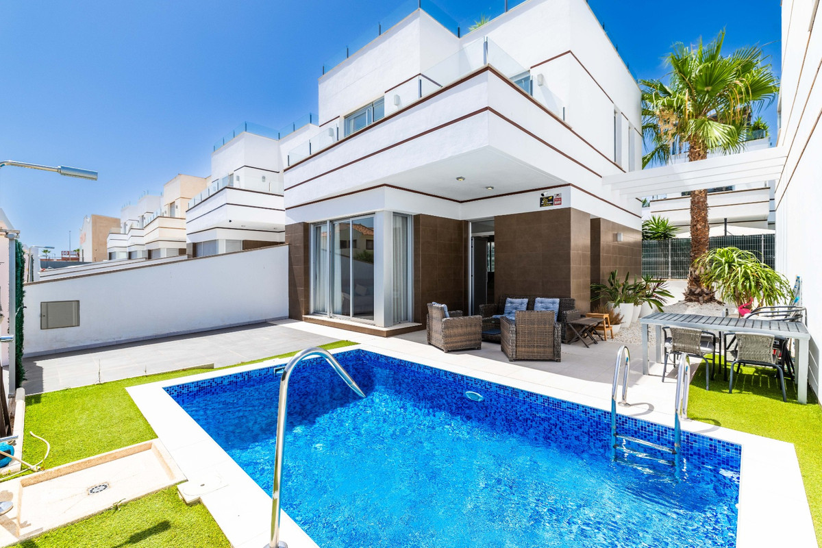 3 Bed Townhouse for sale in Ciudad Quesada Costa Blanca, Alicante, Spain