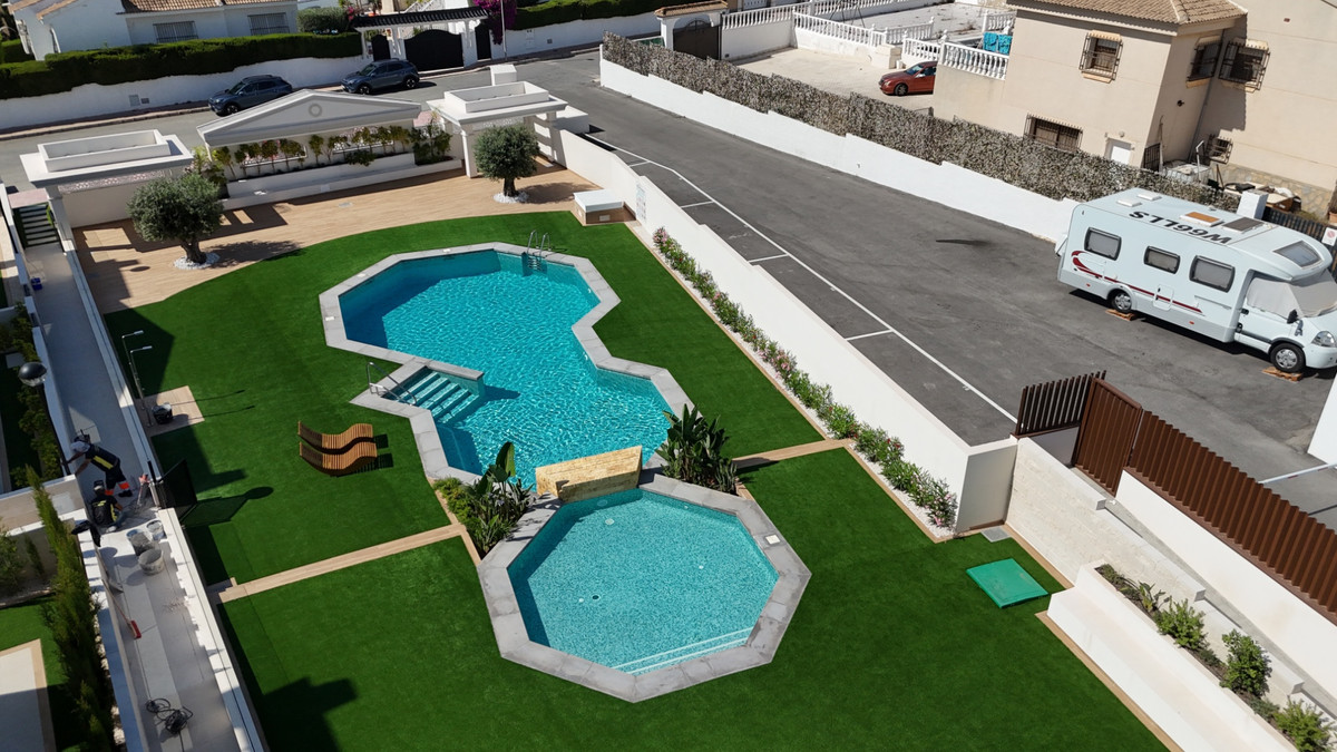 Se vende Bungalow de 2 dormitorios en Costa Blanca, Alicante, España