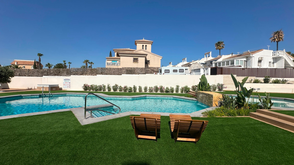 Se vende Bungalow de 2 dormitorios en Costa Blanca, Alicante, España
