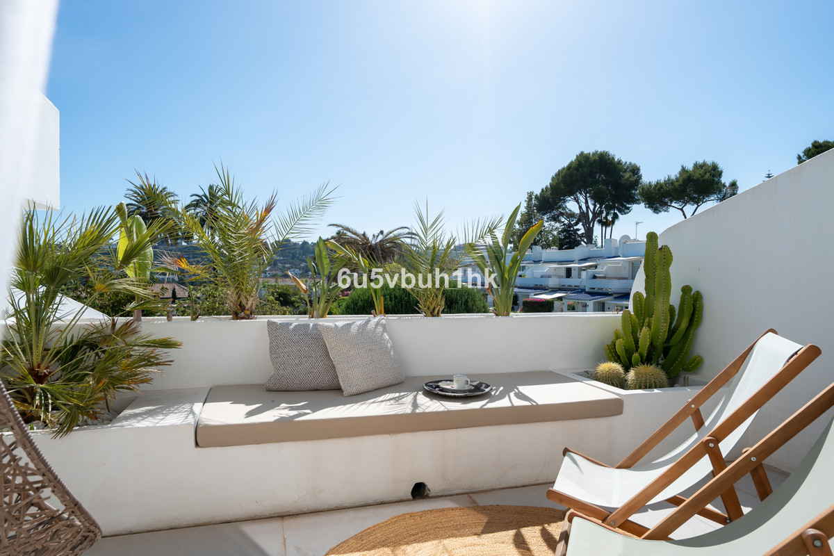 4 Bed Townhouse for sale in Nueva Andalucía Costa Del Sol, Málaga, Spain
