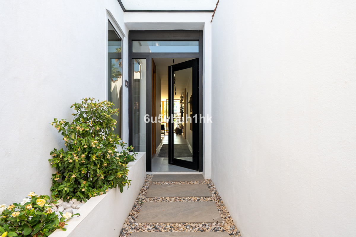 4 Bed Townhouse for sale in Nueva Andalucía Costa Del Sol, Málaga, Spain