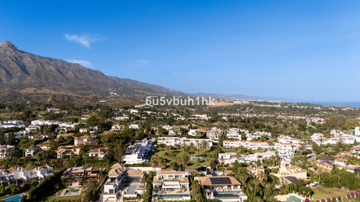 4 Bed Townhouse for sale in Nueva Andalucía Costa Del Sol, Málaga, Spain