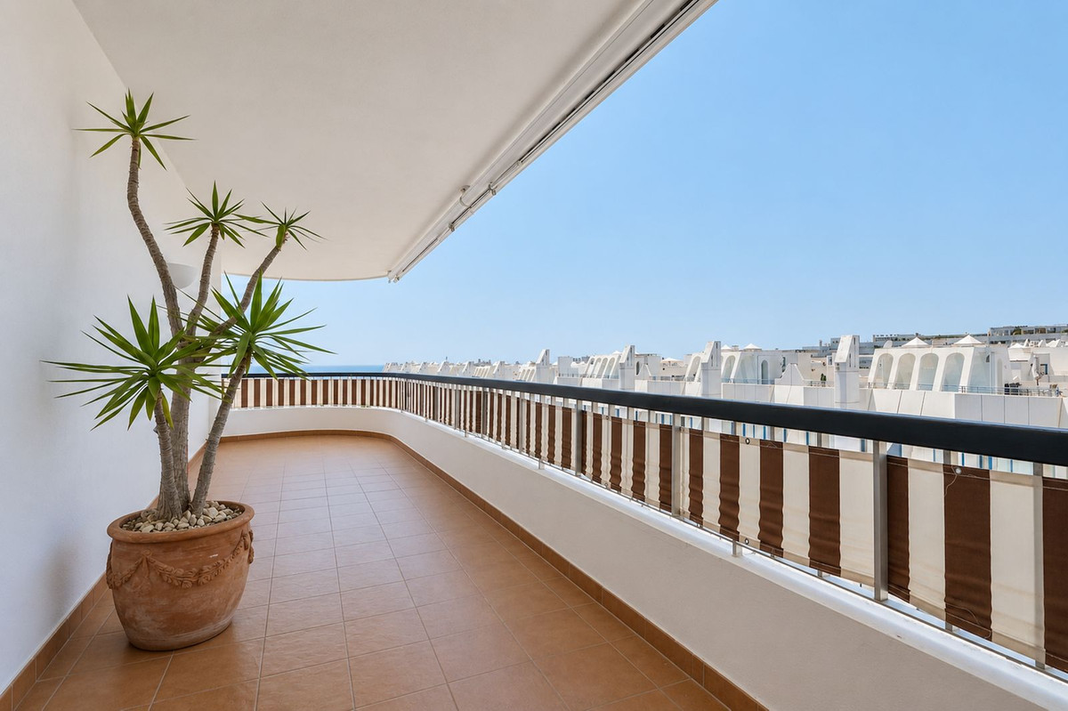 3 Bed Apartment for sale in Marbella Costa Del Sol, Málaga, Spain
