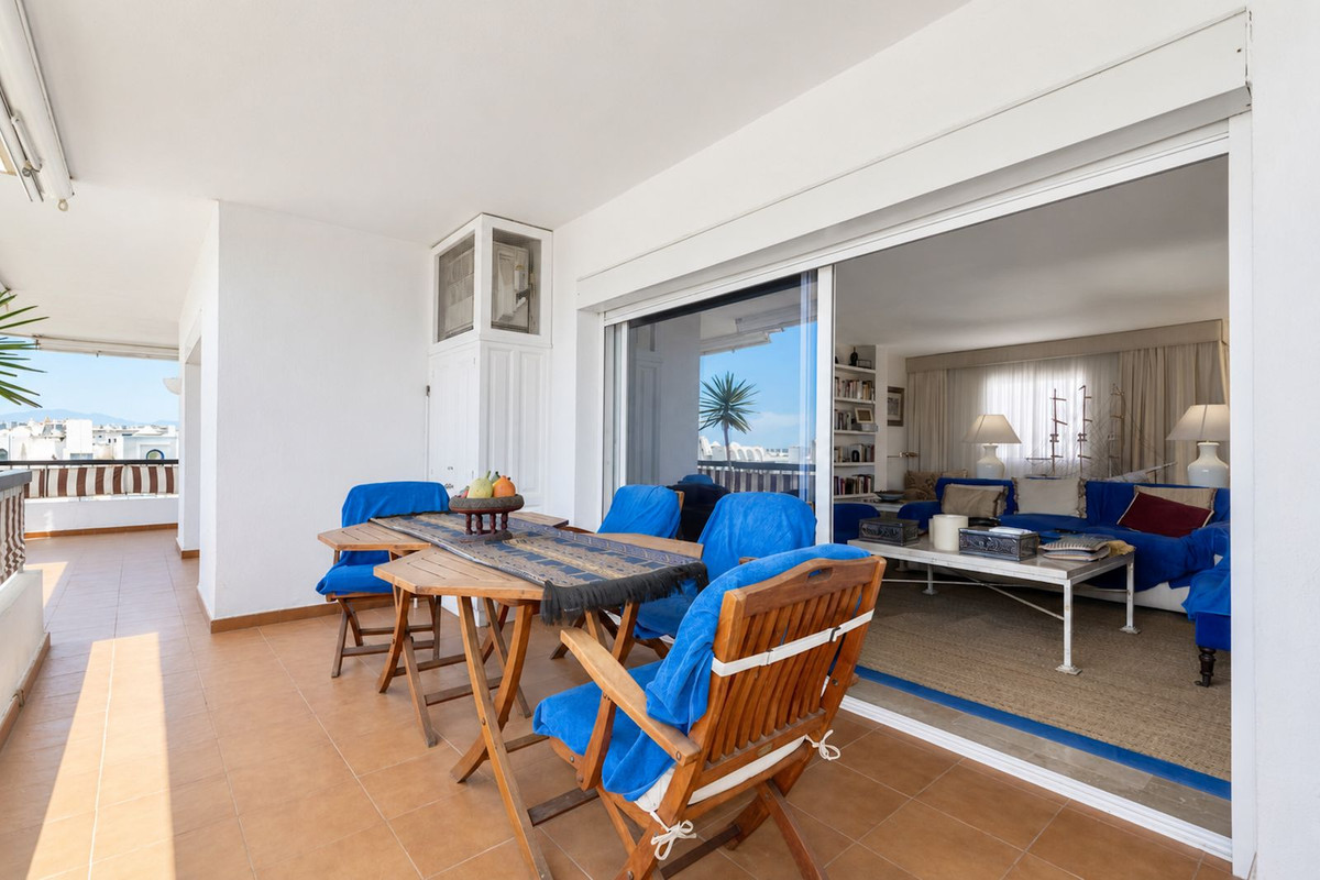 3 Bed Apartment for sale in Marbella Costa Del Sol, Málaga, Spain